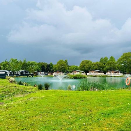 Waterside Retreat With Hot Tub Vila Pocklington Exterior foto