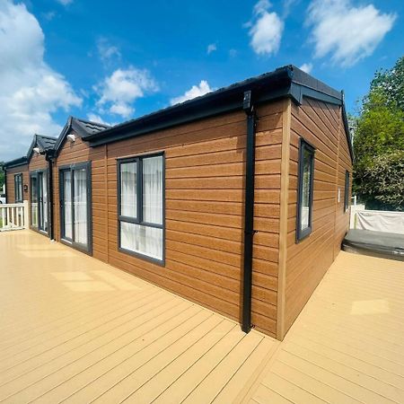 Waterside Retreat With Hot Tub Vila Pocklington Exterior foto