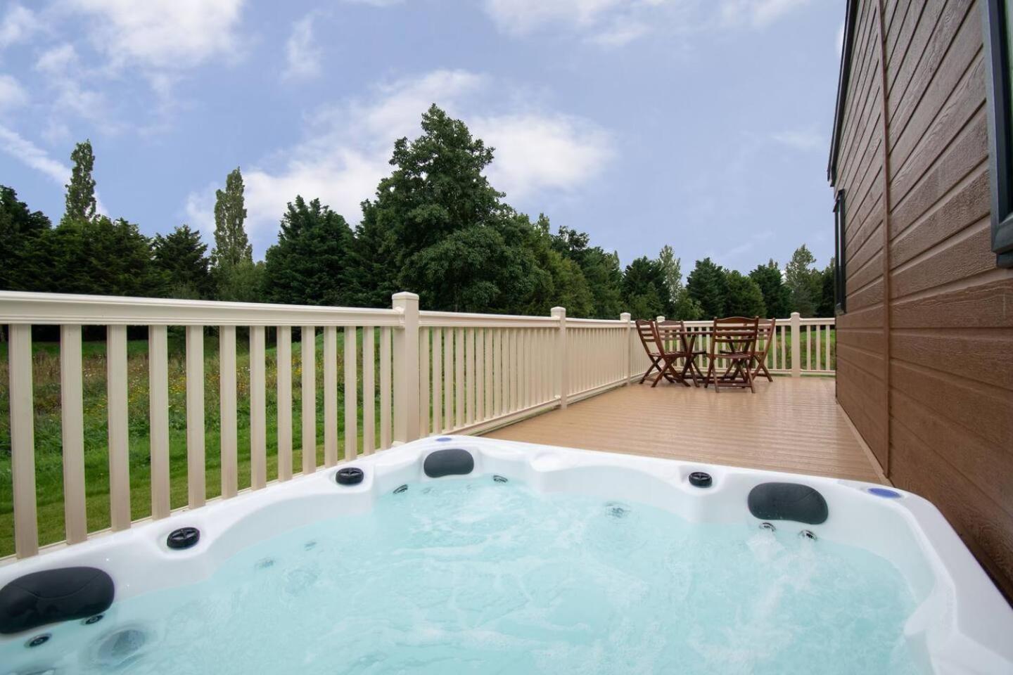 Waterside Retreat With Hot Tub Vila Pocklington Exterior foto